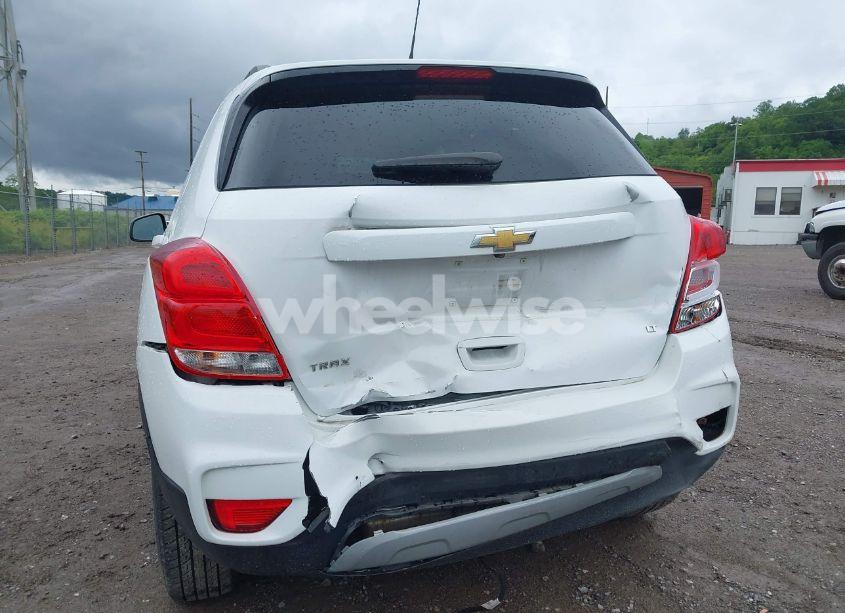 Photo 6 of 2020 Chevrolet Trax FWD LT (VIN KL7CJLSB5LB321953)