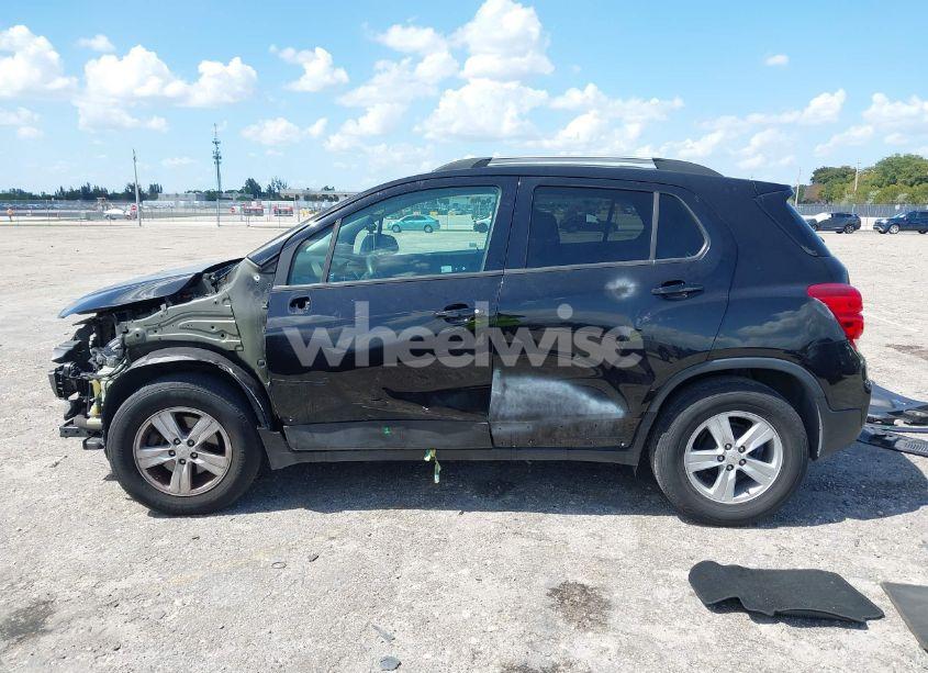 Photo 15 of 2021 Chevrolet Trax FWD LT (VIN KL7CJLSB5MB310193)