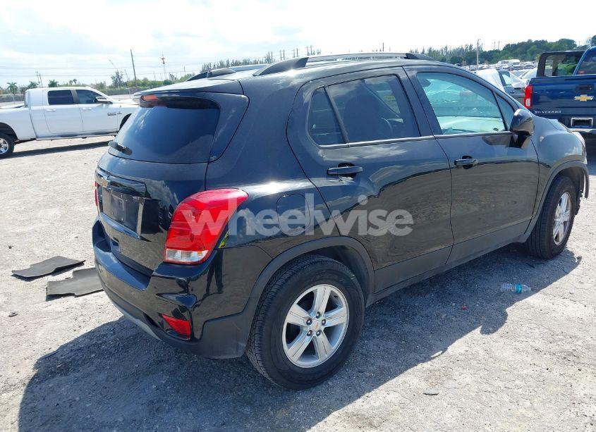 Photo 4 of 2021 Chevrolet Trax FWD LT (VIN KL7CJLSB5MB310193)