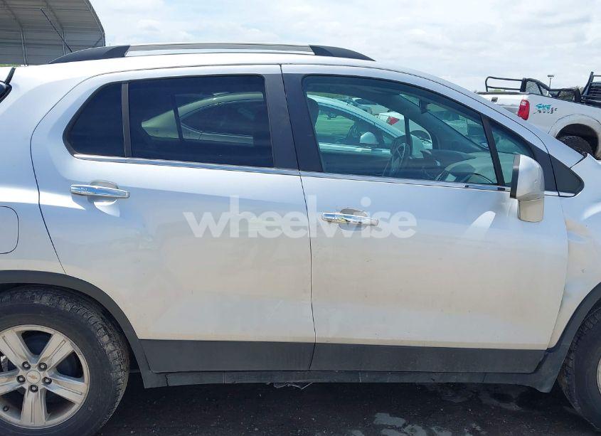 Photo 13 of 2017 Chevrolet Trax LT (VIN KL7CJLSB6HB166935)