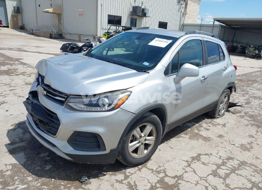 Photo 2 of 2017 Chevrolet Trax LT (VIN KL7CJLSB6HB166935)
