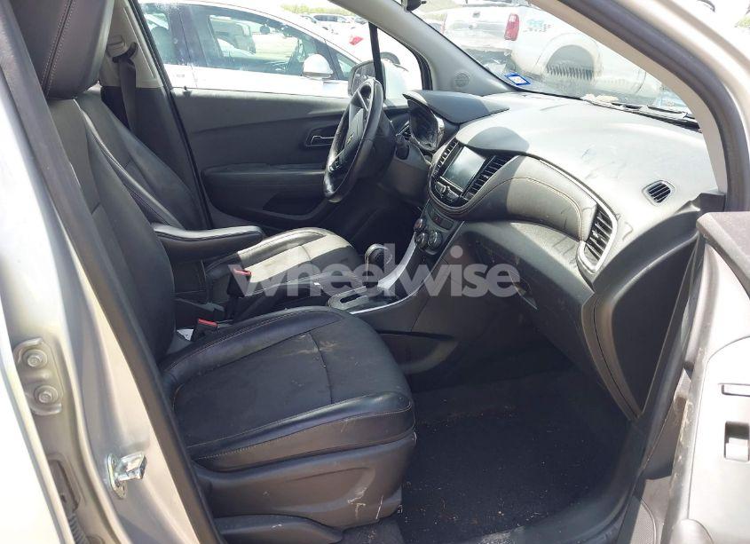 Photo 5 of 2017 Chevrolet Trax LT (VIN KL7CJLSB6HB166935)