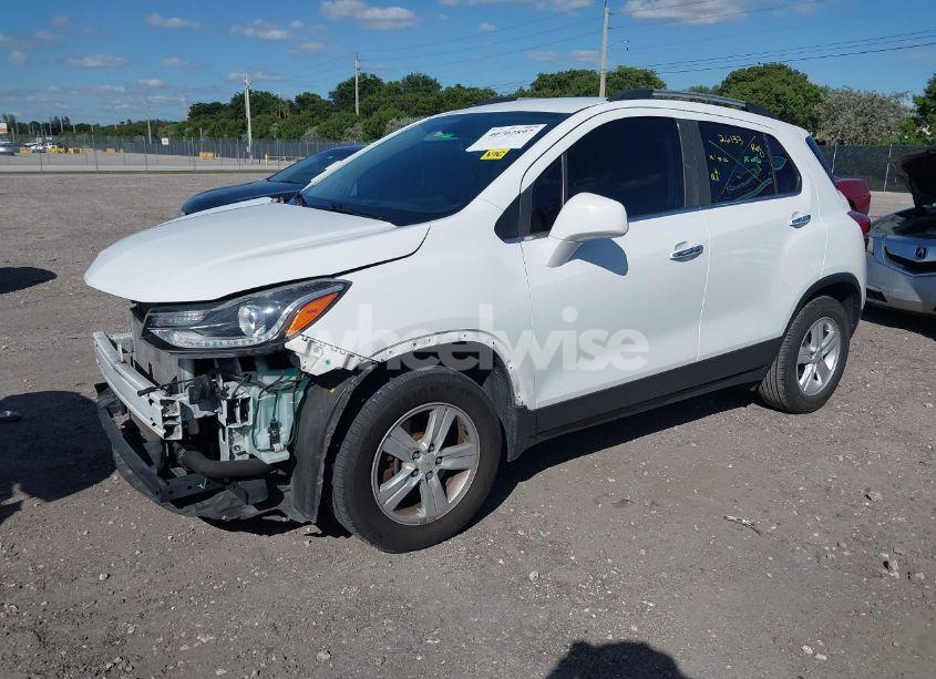 Photo 2 of 2017 Chevrolet Trax LT (VIN KL7CJLSB6HB194119)