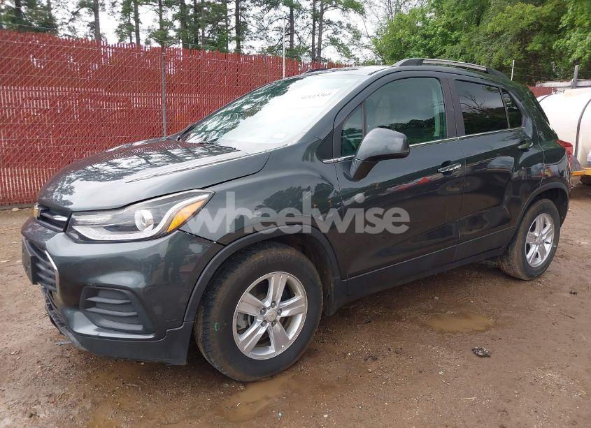Photo 2 of 2018 Chevrolet Trax LT (VIN KL7CJLSB6JB675672)