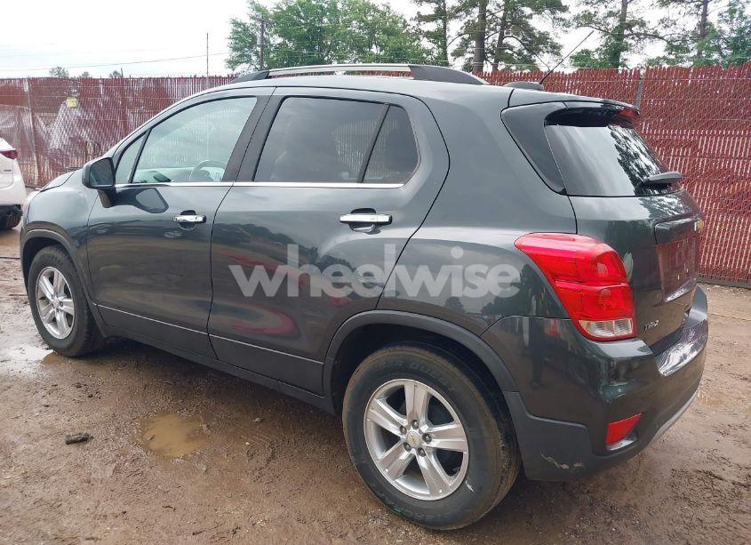 Photo 3 of 2018 Chevrolet Trax LT (VIN KL7CJLSB6JB675672)