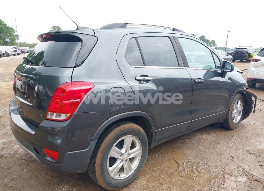 Photo 4 of 2018 Chevrolet Trax LT (VIN KL7CJLSB6JB675672)