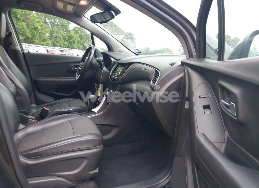 Photo 5 of 2018 Chevrolet Trax LT (VIN KL7CJLSB6JB675672)