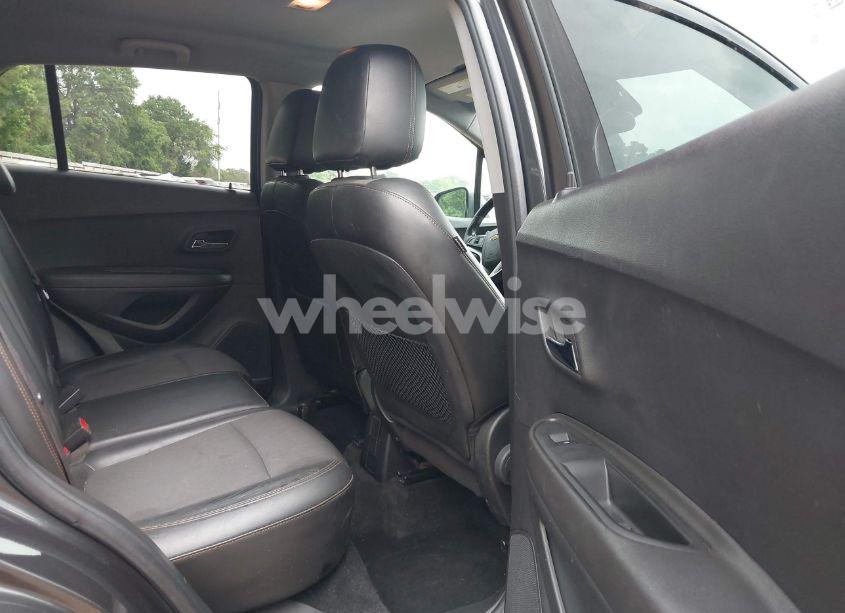 Photo 8 of 2018 Chevrolet Trax LT (VIN KL7CJLSB6JB675672)