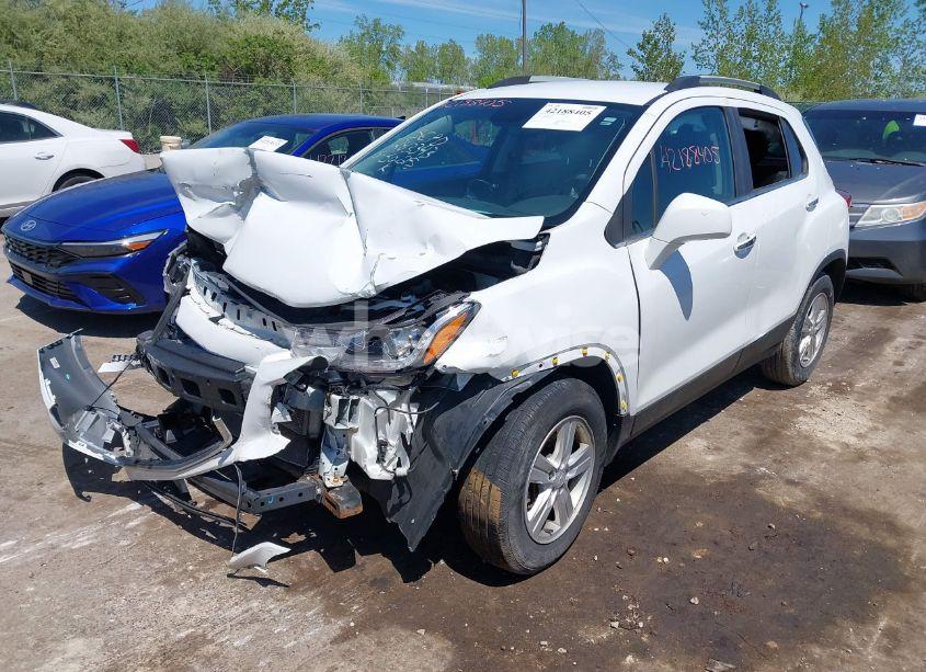 Photo 2 of 2019 Chevrolet Trax LT (VIN KL7CJLSB6KB911254)