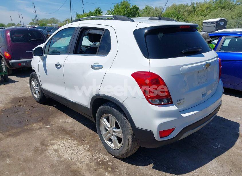 Photo 3 of 2019 Chevrolet Trax LT (VIN KL7CJLSB6KB911254)
