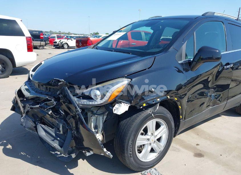 Photo 6 of 2019 Chevrolet Trax LT (VIN KL7CJLSB6KB956193)