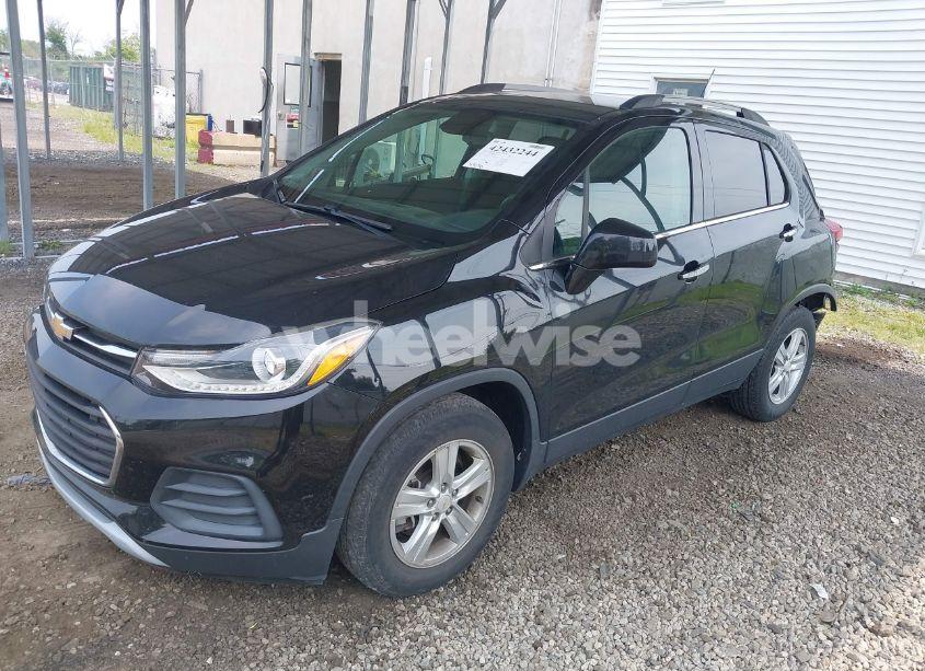 Photo 2 of 2019 Chevrolet Trax LT (VIN KL7CJLSB7KB744032)