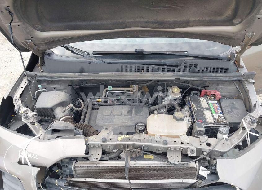 Photo 10 of 2020 Chevrolet Trax FWD LT (VIN KL7CJLSB7LB351195)