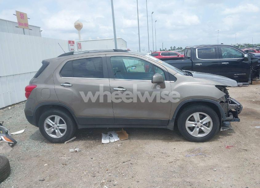 Photo 14 of 2020 Chevrolet Trax FWD LT (VIN KL7CJLSB7LB351195)