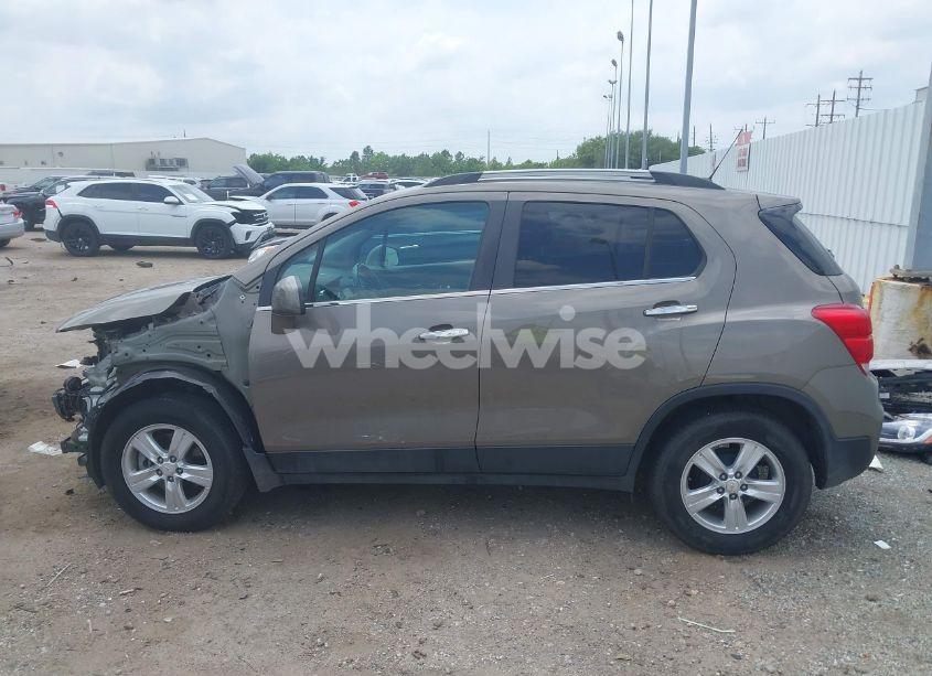 Photo 15 of 2020 Chevrolet Trax FWD LT (VIN KL7CJLSB7LB351195)