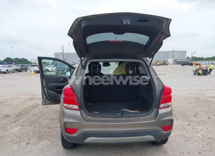 Photo 18 of 2020 Chevrolet Trax FWD LT (VIN KL7CJLSB7LB351195)