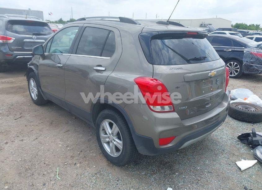 Photo 3 of 2020 Chevrolet Trax FWD LT (VIN KL7CJLSB7LB351195)