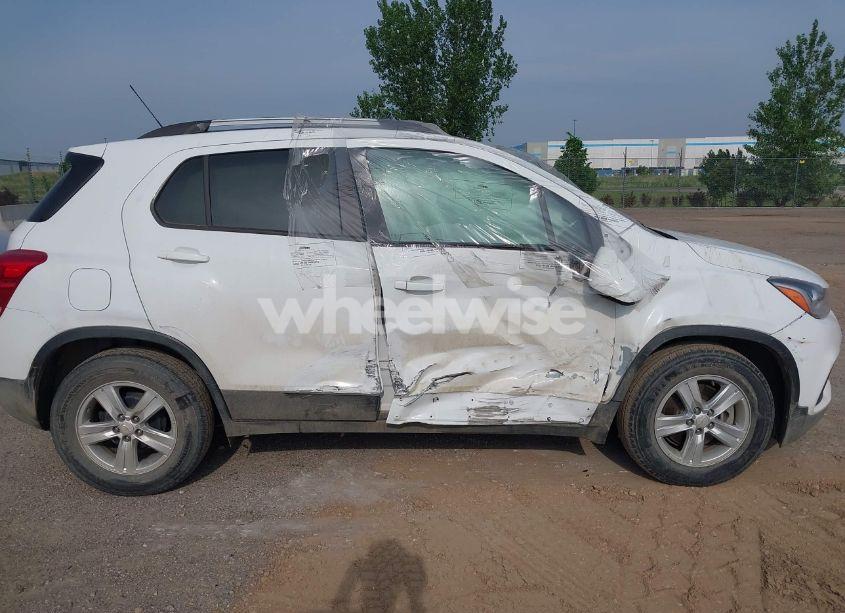 Photo 13 of 2021 Chevrolet Trax FWD LT (VIN KL7CJLSB7MB329750)
