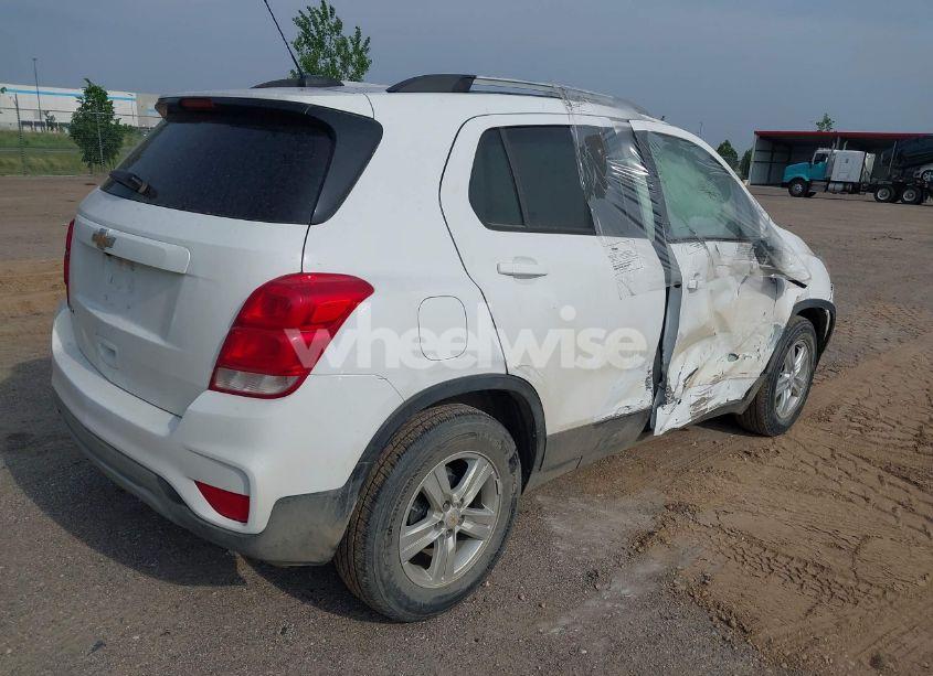 Photo 4 of 2021 Chevrolet Trax FWD LT (VIN KL7CJLSB7MB329750)