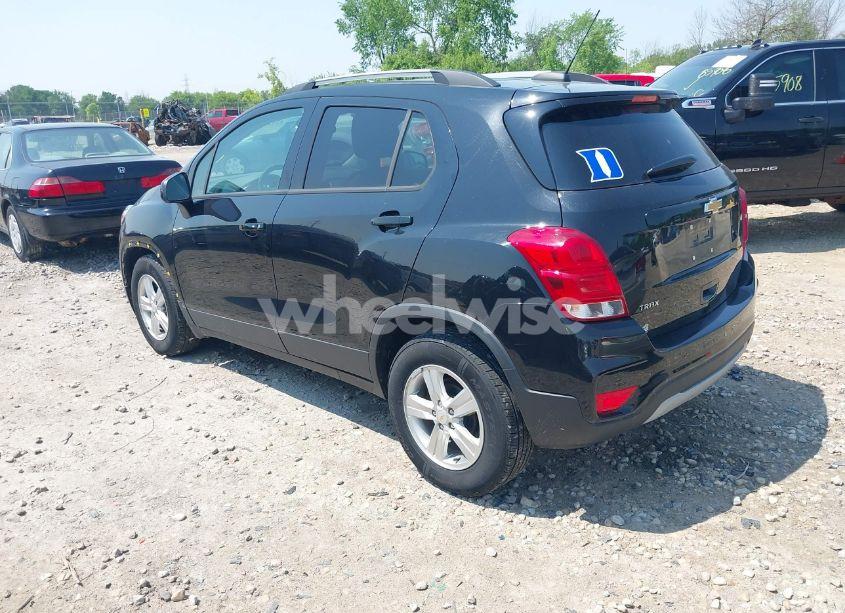 Photo 3 of 2021 Chevrolet Trax FWD LT (VIN KL7CJLSB7MB332907)