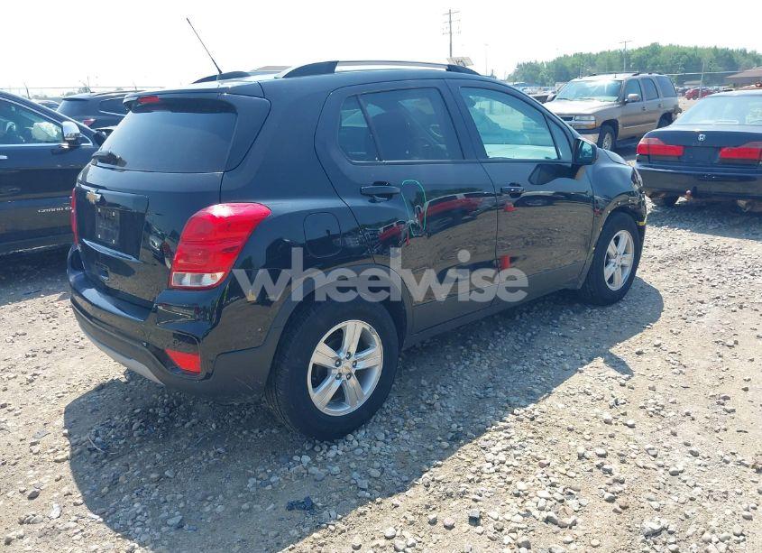 Photo 4 of 2021 Chevrolet Trax FWD LT (VIN KL7CJLSB7MB332907)