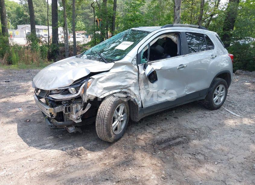 Photo 2 of 2018 Chevrolet Trax LT (VIN KL7CJLSB8JB571362)