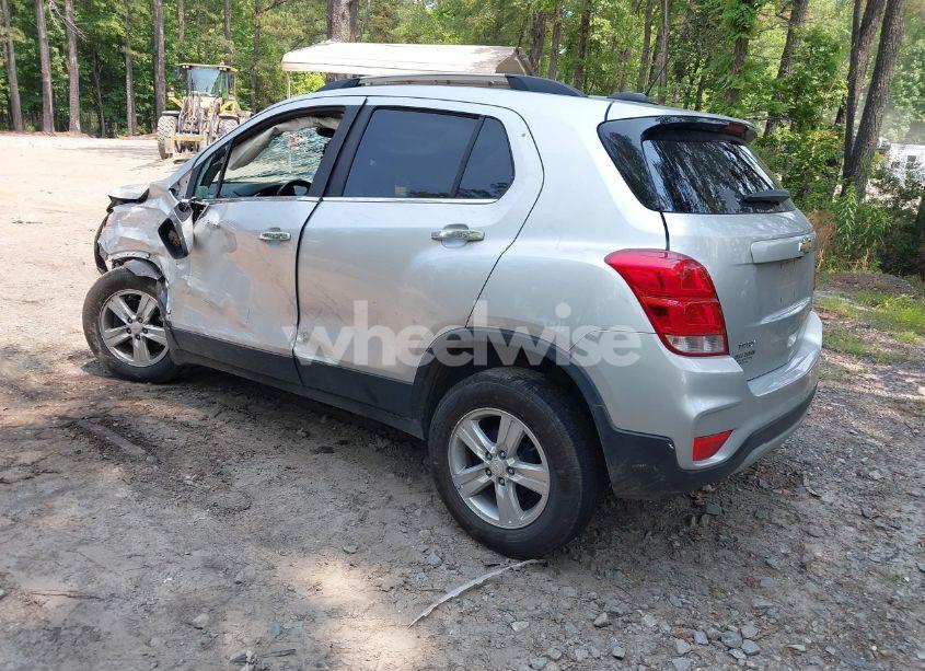 Photo 3 of 2018 Chevrolet Trax LT (VIN KL7CJLSB8JB571362)