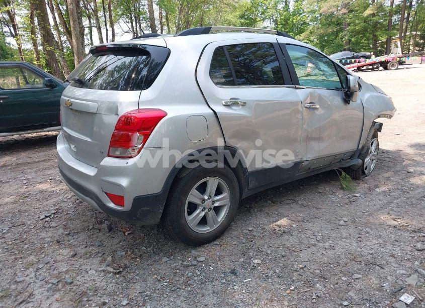 Photo 4 of 2018 Chevrolet Trax LT (VIN KL7CJLSB8JB571362)