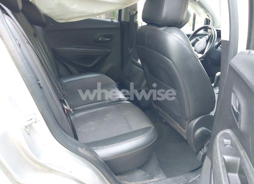 Photo 8 of 2018 Chevrolet Trax LT (VIN KL7CJLSB8JB571362)