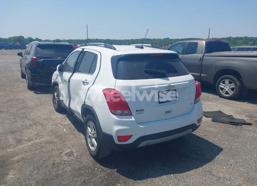 Photo 3 of 2018 Chevrolet Trax LT (VIN KL7CJLSB8JB596939)