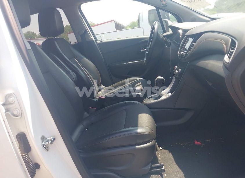 Photo 5 of 2018 Chevrolet Trax LT (VIN KL7CJLSB8JB596939)