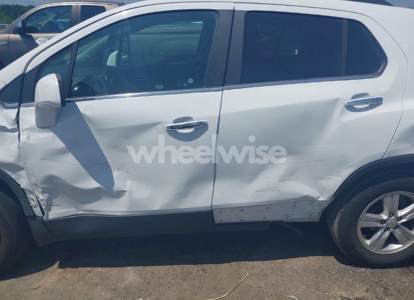 Photo 6 of 2018 Chevrolet Trax LT (VIN KL7CJLSB8JB596939)