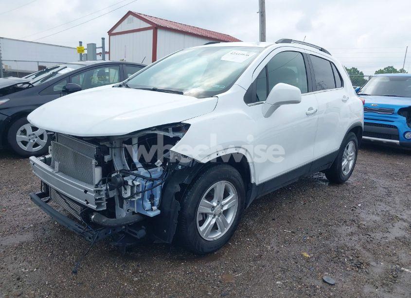 Photo 2 of 2019 Chevrolet Trax LT (VIN KL7CJLSB8KB912566)