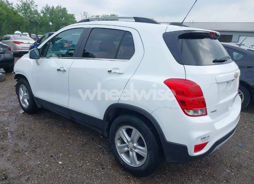 Photo 3 of 2019 Chevrolet Trax LT (VIN KL7CJLSB8KB912566)