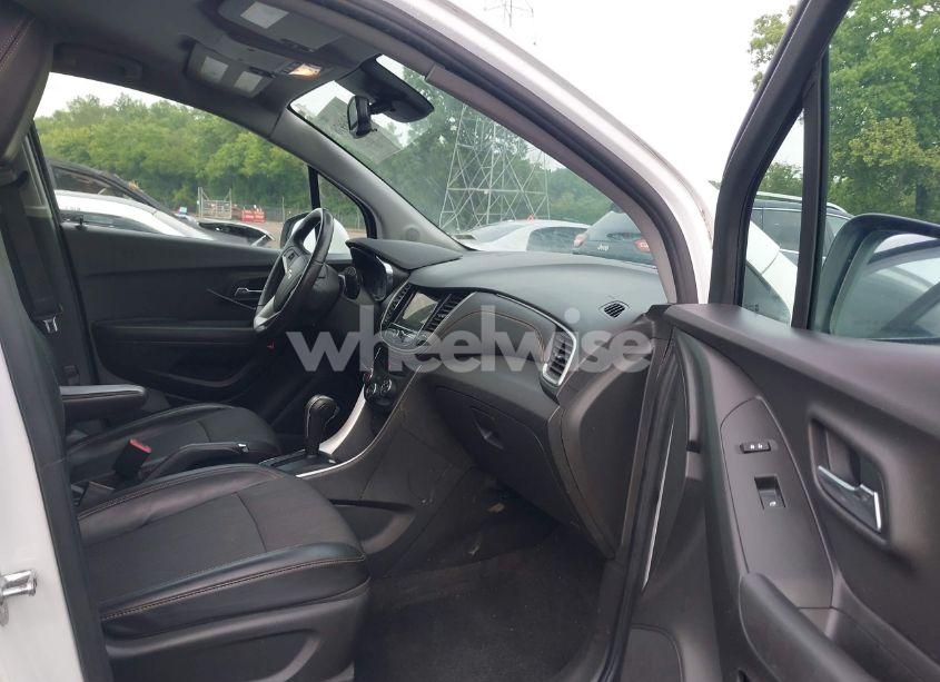 Photo 5 of 2019 Chevrolet Trax LT (VIN KL7CJLSB8KB912566)