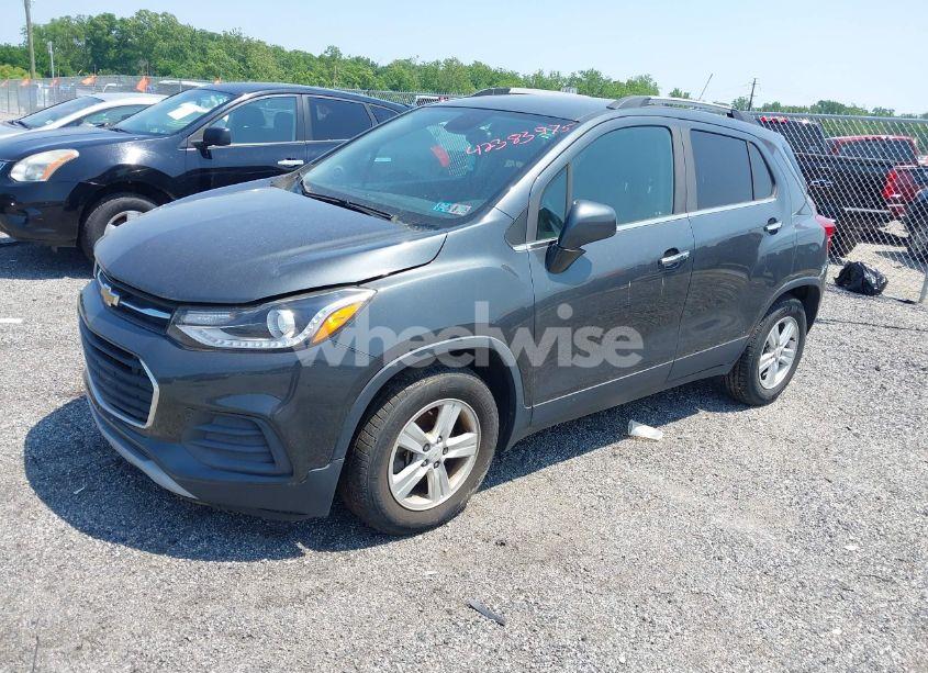 Photo 2 of 2017 Chevrolet Trax LT (VIN KL7CJLSB9HB201239)