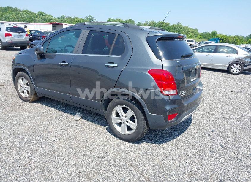 Photo 3 of 2017 Chevrolet Trax LT (VIN KL7CJLSB9HB201239)