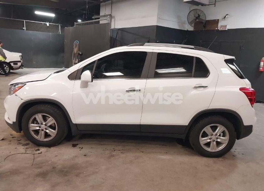 Photo 14 of 2019 Chevrolet Trax LT (VIN KL7CJLSB9KB831883)