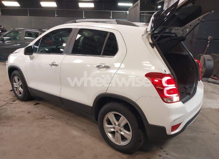 Photo 3 of 2019 Chevrolet Trax LT (VIN KL7CJLSB9KB831883)