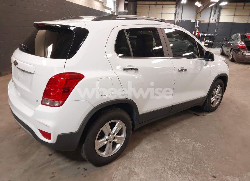 Photo 4 of 2019 Chevrolet Trax LT (VIN KL7CJLSB9KB831883)