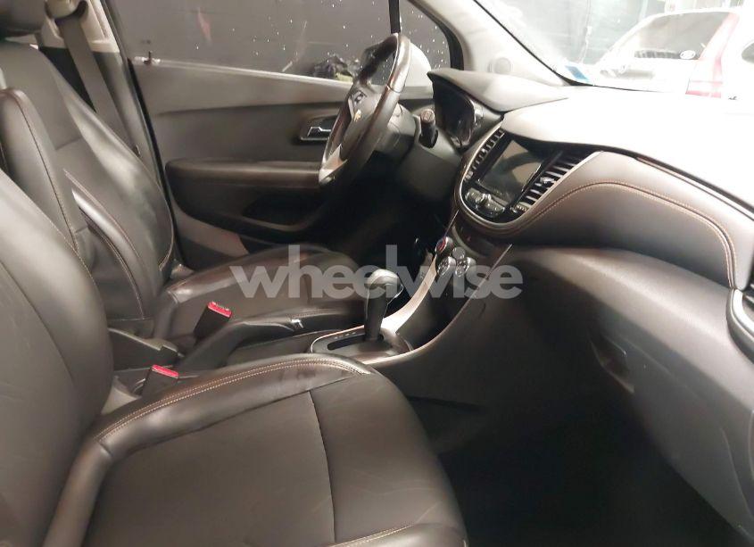 Photo 5 of 2019 Chevrolet Trax LT (VIN KL7CJLSB9KB831883)