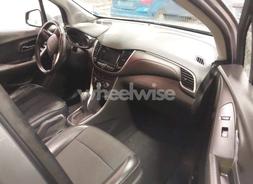 Photo 5 of 2019 Chevrolet Trax LT (VIN KL7CJLSB9KB903147)