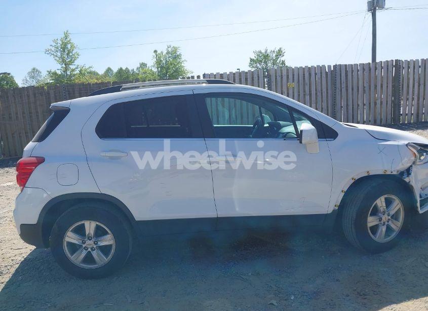 Photo 13 of 2020 Chevrolet Trax FWD LT (VIN KL7CJLSB9LB316058)