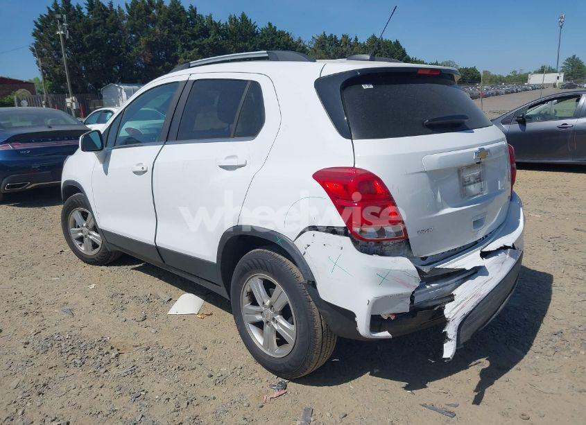 Photo 3 of 2020 Chevrolet Trax FWD LT (VIN KL7CJLSB9LB316058)