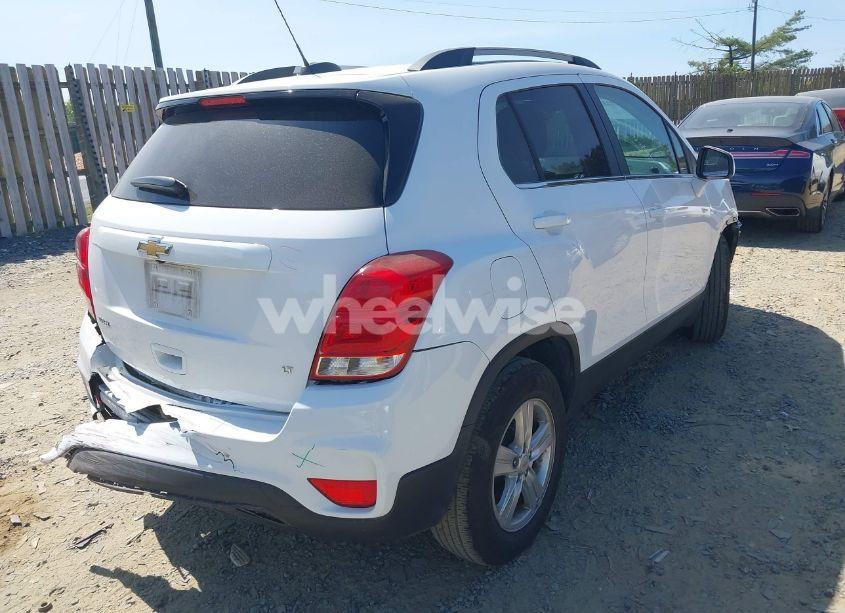 Photo 4 of 2020 Chevrolet Trax FWD LT (VIN KL7CJLSB9LB316058)