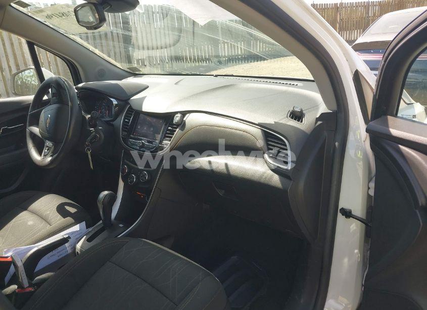 Photo 5 of 2020 Chevrolet Trax FWD LT (VIN KL7CJLSB9LB316058)