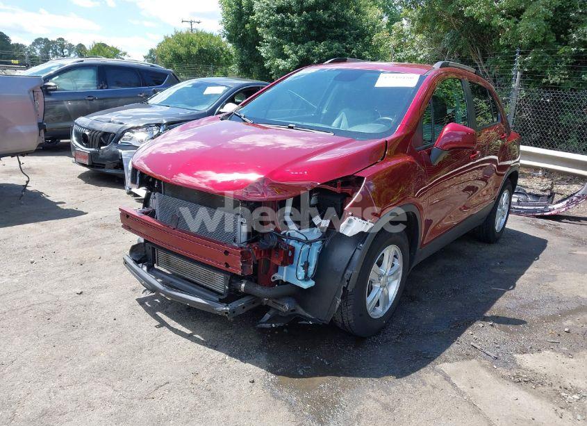 Photo 2 of 2021 Chevrolet Trax FWD LT (VIN KL7CJLSB9MB329555)