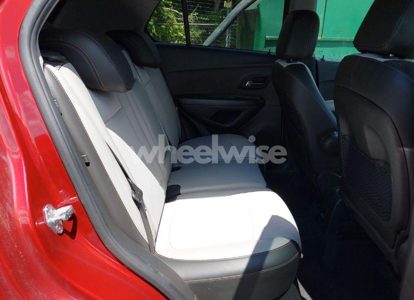 Photo 8 of 2021 Chevrolet Trax FWD LT (VIN KL7CJLSB9MB329555)