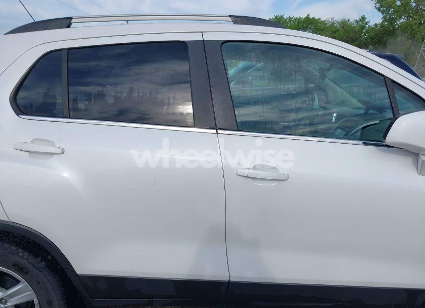 Photo 13 of 2015 Chevrolet Trax LT (VIN KL7CJLSBXFB077513)