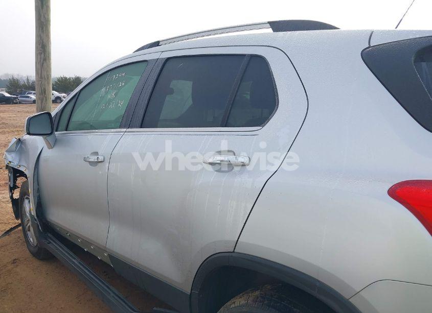 Photo 13 of 2019 Chevrolet Trax LT (VIN KL7CJLSBXKB917249)